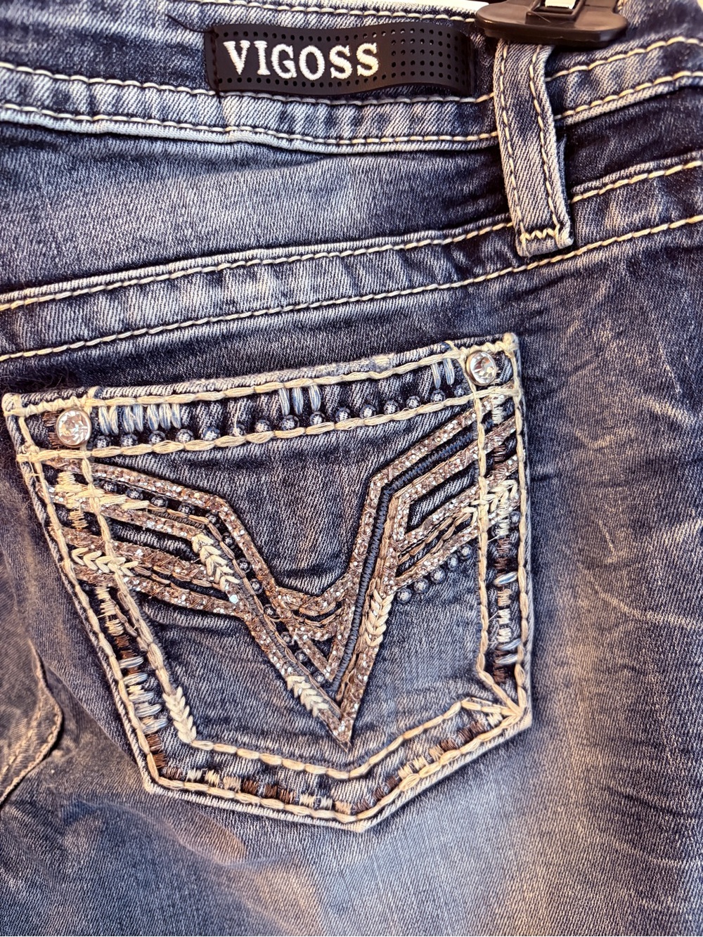 Vigoss Women's Cropped Jeans in Faded Blue Wash - Picture 5 of 10